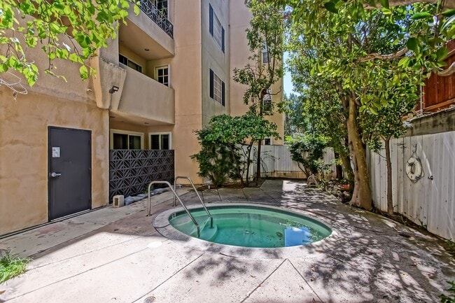 Building Photo - **Move in Special $1000 Off Third Months Rent** Remodeled Corner 3+2 Unit with Luxury Finishes Ne...