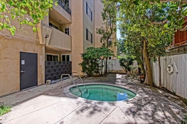Building Photo - Remodeled Corner 3+2 Unit with Luxury Finishes Near Century City & Westwood