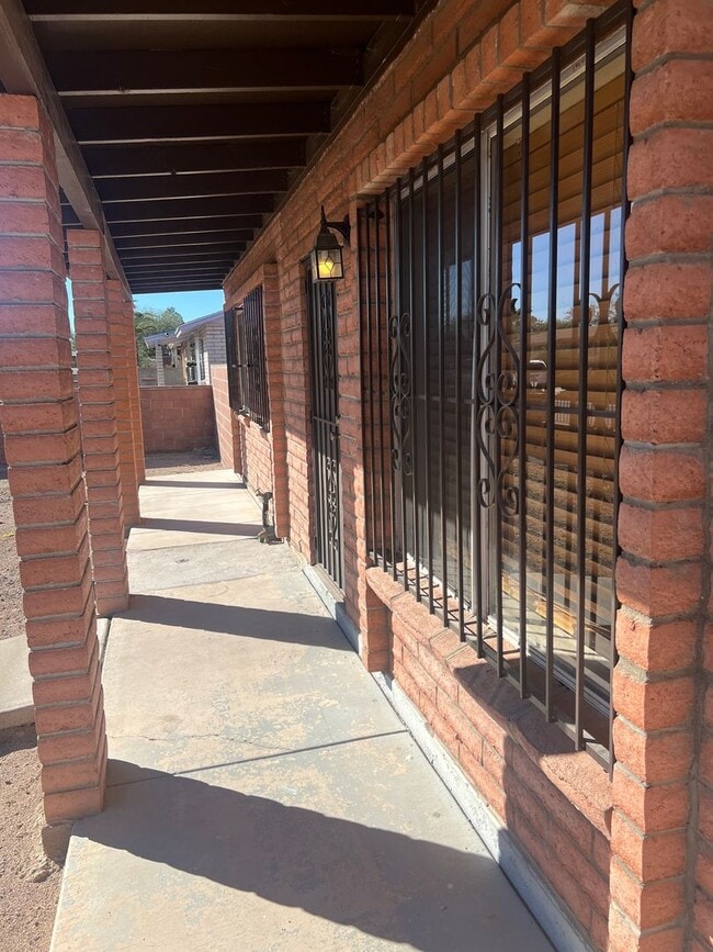 Building Photo - 3 Bedroom/ 2 Bath Home Near Mission & Valencia