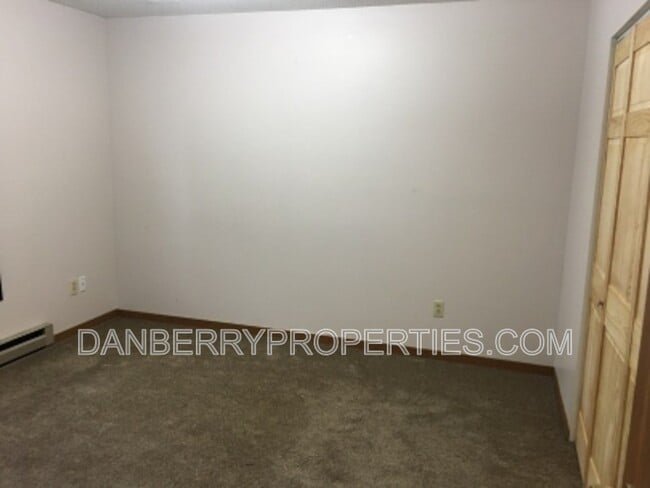 Building Photo - 319 Frazer St