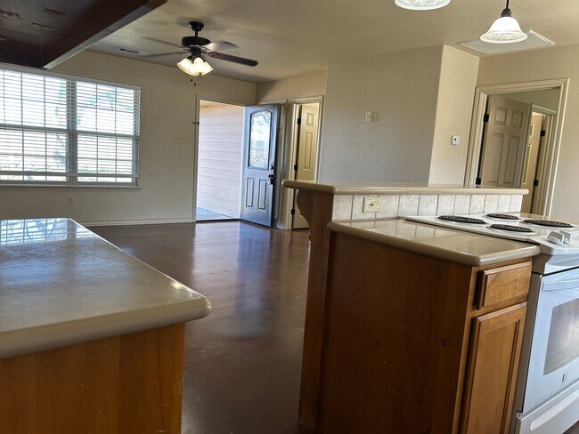 Building Photo - Cozy 2 Bed 2 Bath Home