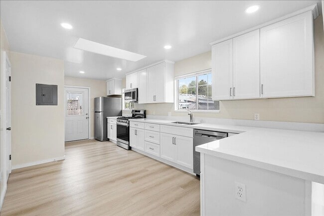 Building Photo - 2208 Buena Vista Ave