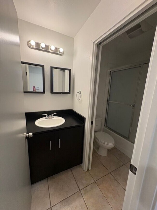 Building Photo - 1861 McCollum-San Luis Obispo