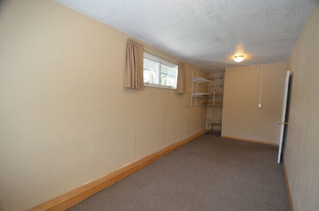 Building Photo - 43 Red Feather Rd