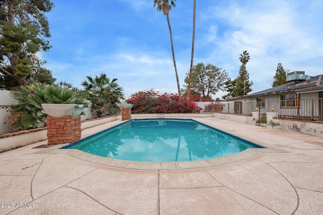 Building Photo - 5401 E Exeter Blvd