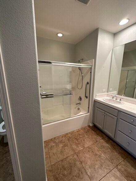 Building Photo - 715 Garonne St