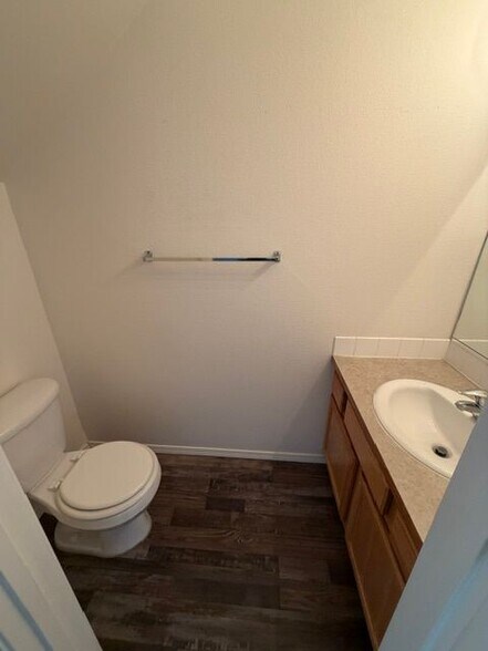 Building Photo - 233 E Shelby Ln