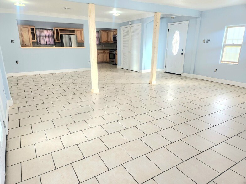 Building Photo - 5503 Bertellis Ln