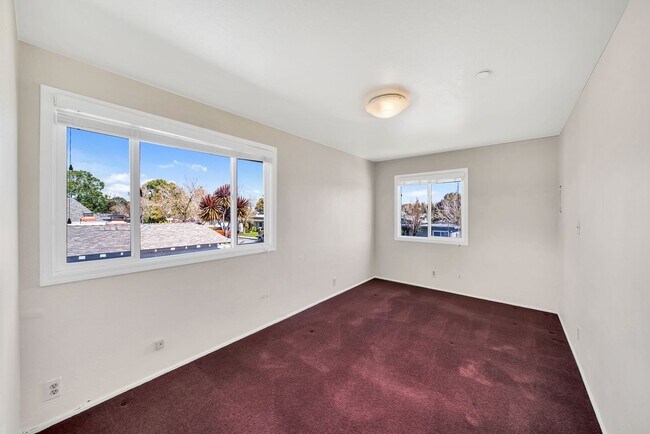 Building Photo - Welcome Home to the peaceful Shoreview Nei...