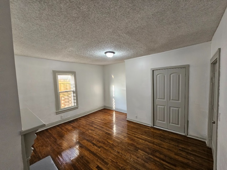 Building Photo - 1014 11th Ave N