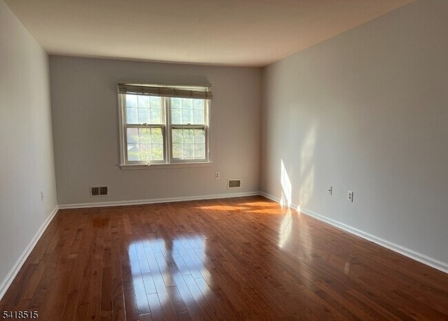 Building Photo - 64 Goldfinch Ct