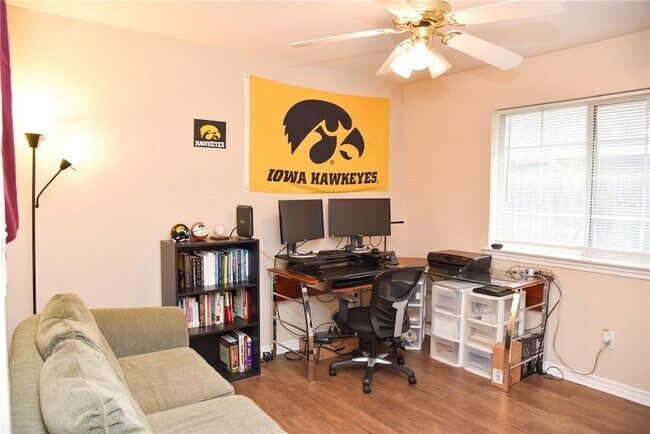 Building Photo - 3813 Oldenburg Ln