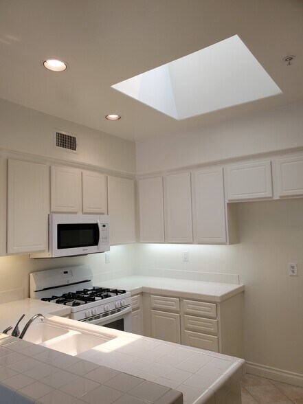 Building Photo - 2676 Dietrich Dr