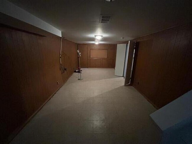 Building Photo - CLEVELAND