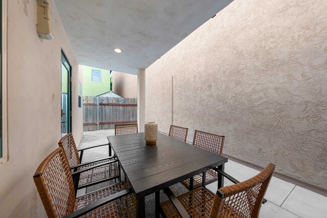Building Photo - 4062 Goldfinch St