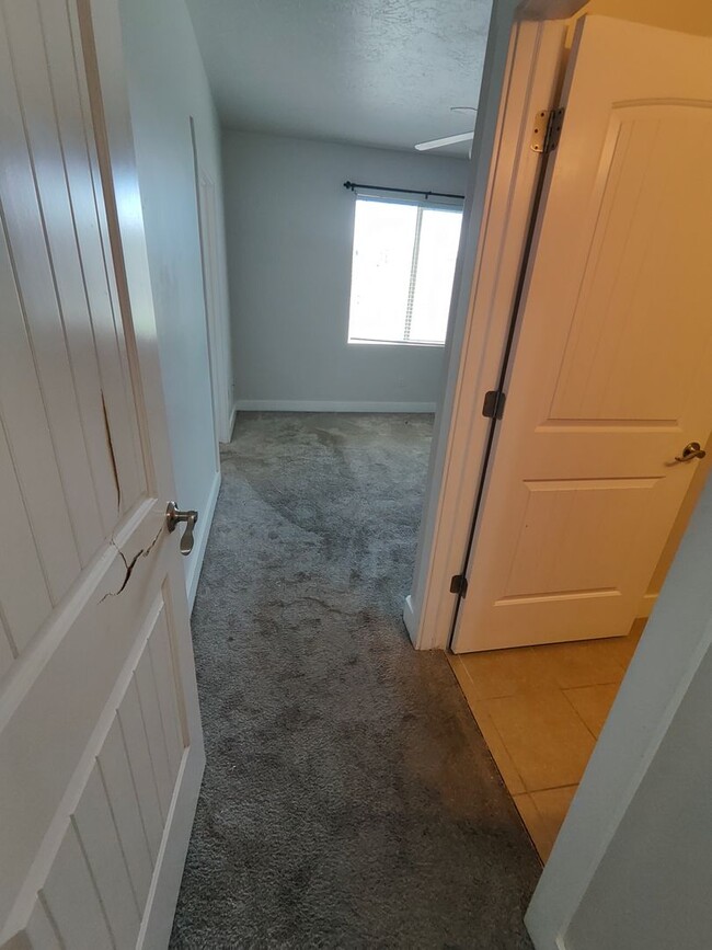 Building Photo - Charming 3-Bed, 2-Bath Condo - Two Weeks F...