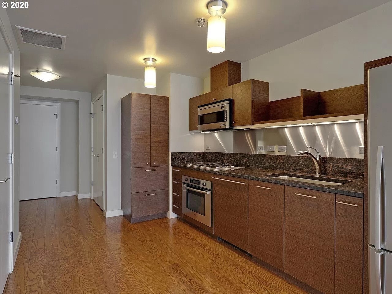 Kitchen - 3601 S River Pkwy