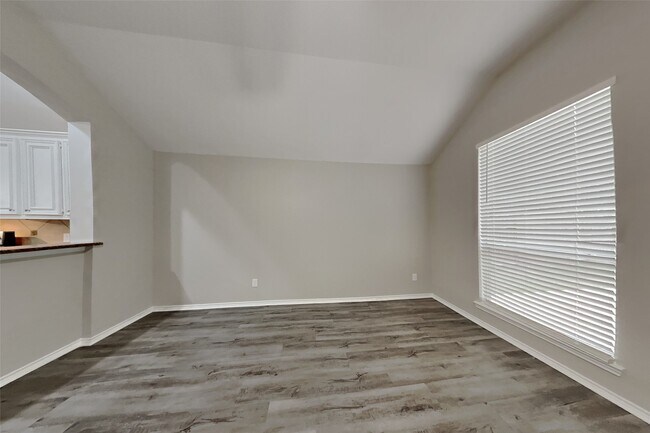 Building Photo - 25810 Palmdale Estate Dr