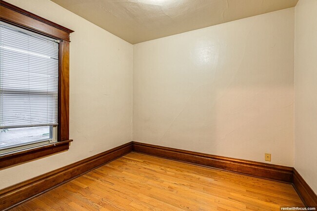 Building Photo - 111 W Parkway Ave