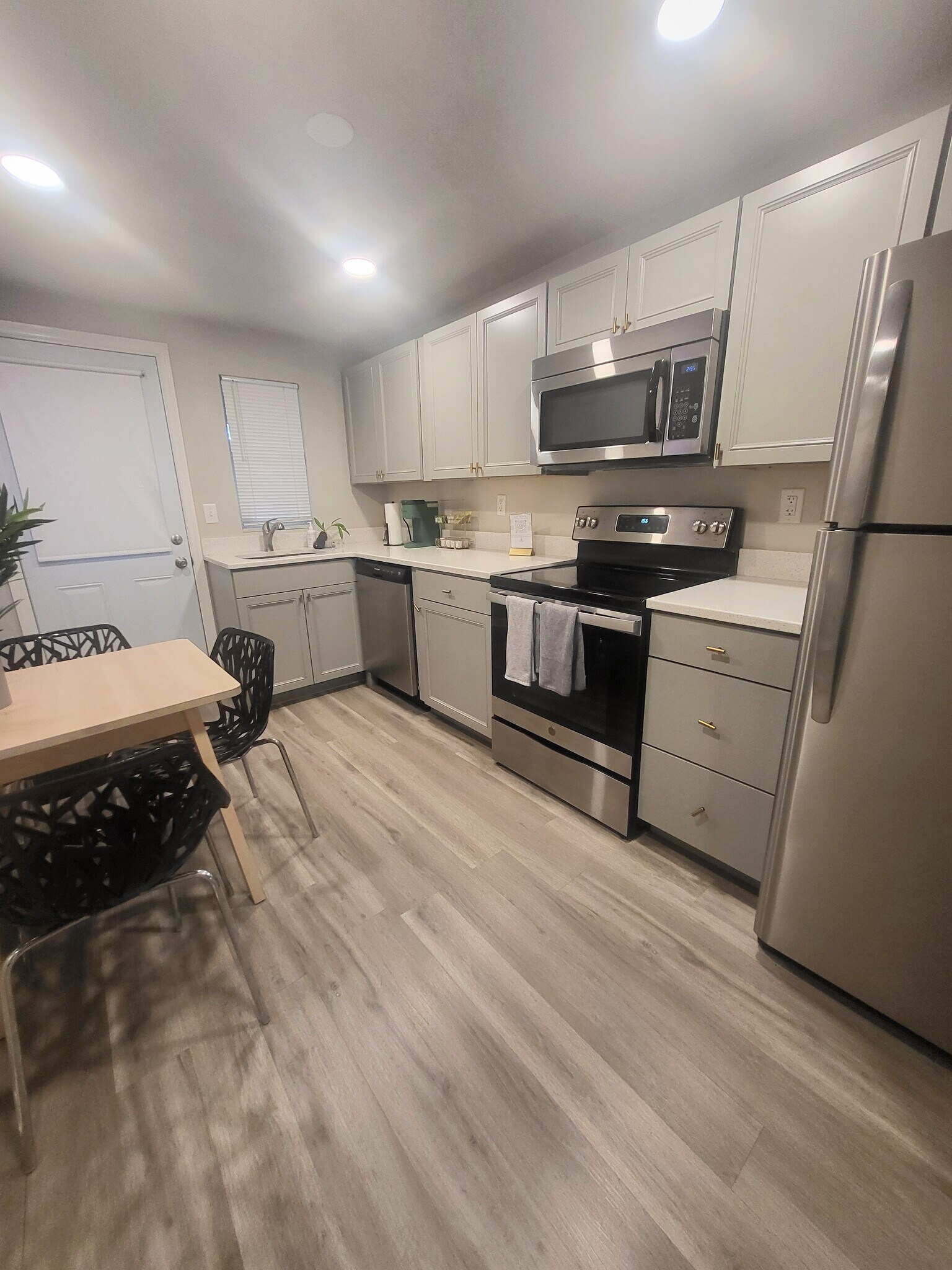 Building Photo - 3520 Post St