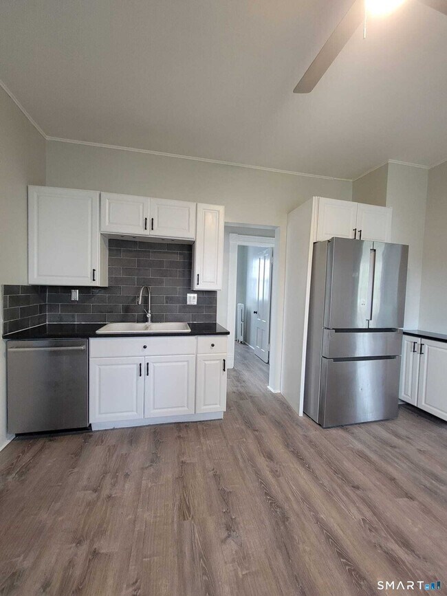 Building Photo - 126 Winthrop St