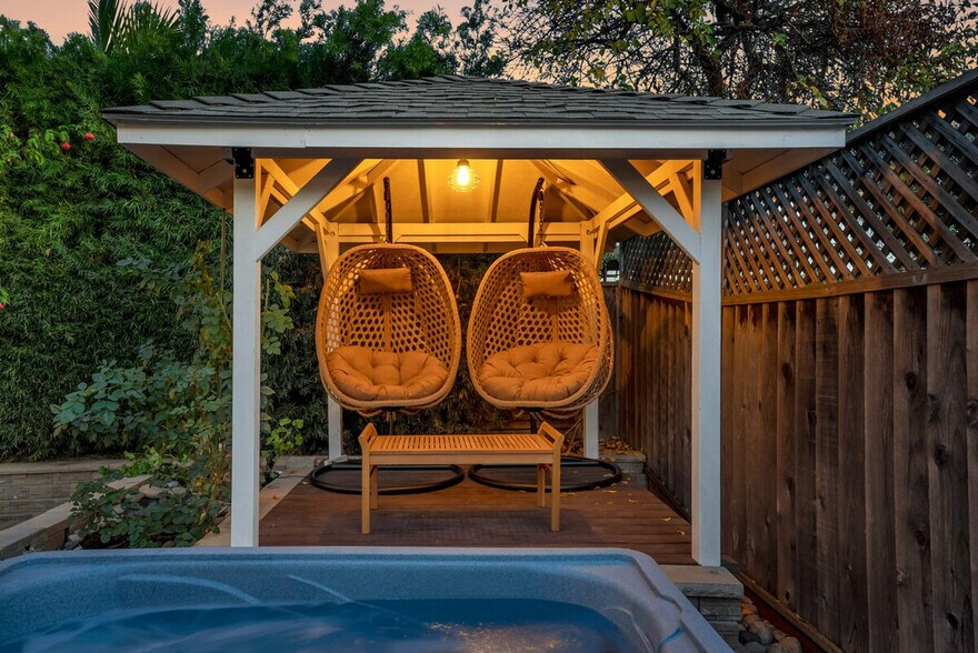 Building Photo - 5805 Silver Creek Valley Pl