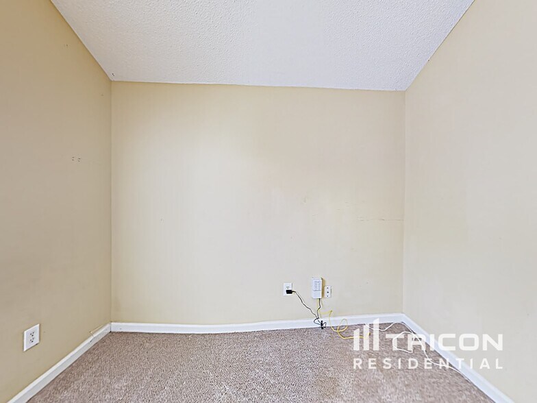 Building Photo - 6868 Merrywood Dr