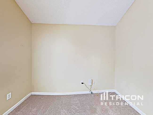 Building Photo - 6868 Merrywood Dr