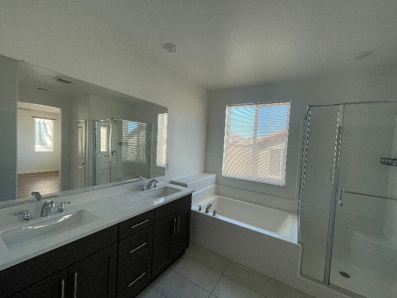 Building Photo - 16254 Lozano St