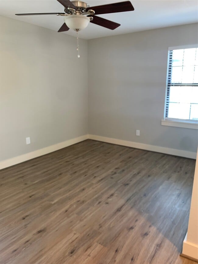 Building Photo - 1210 Avenue M