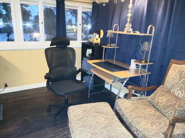 Sun Room $1275 - 2374 Mission Inn Ave