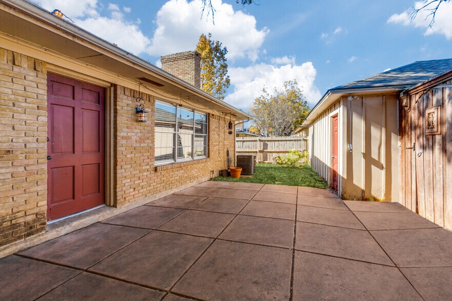 Building Photo - 7621 Dentcrest Dr