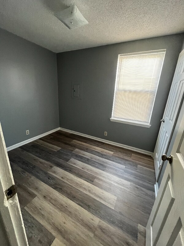 Building Photo - 3527 Brookway Dr