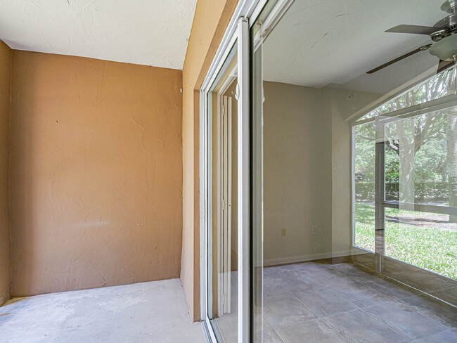 Building Photo - 5060 Fairways Cir