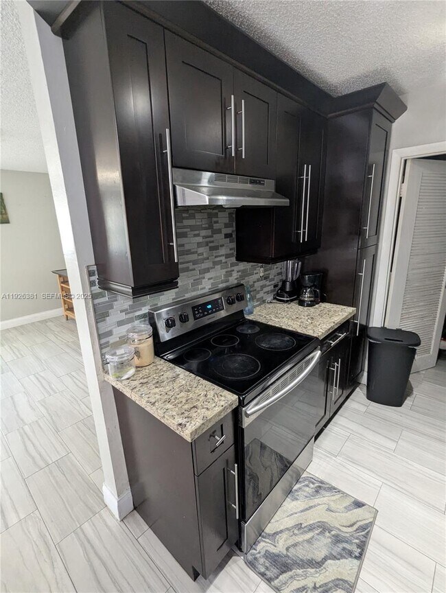 Building Photo - 7610 SW 10th St