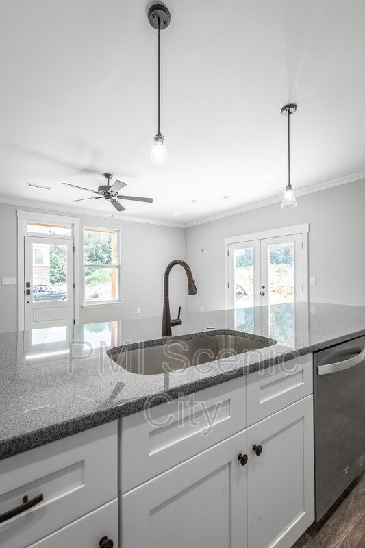 Building Photo - 1908 Cypress Ln