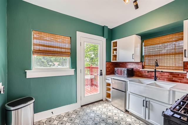 Building Photo - 225 S Oak Cliff Blvd