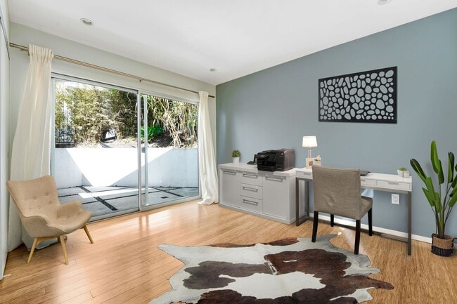 Building Photo - Your Perfect 3/2.5 Los Angeles Home Availa...