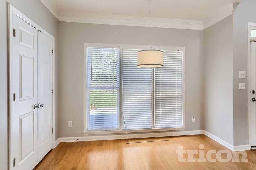 Building Photo - 875 Cedar Creek Dr