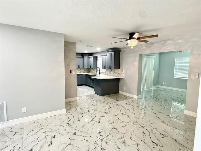 Building Photo - 7102 Carmel Ave