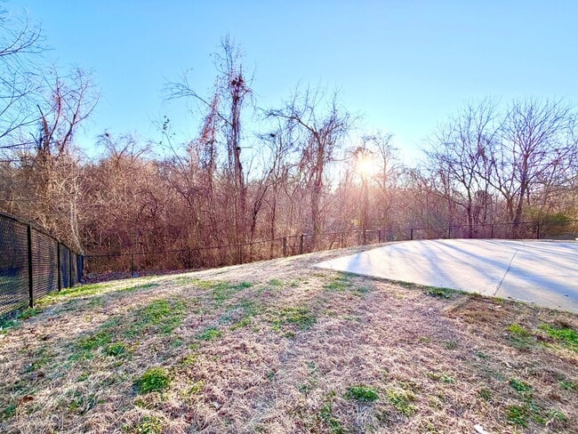 Building Photo - 320 Cottonwood Ct