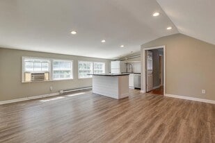 Building Photo - 253 Thuss Ave