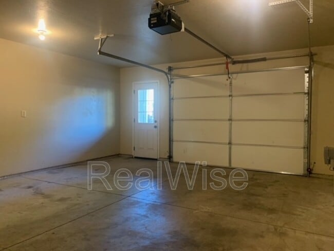 Building Photo - 205 Classick Dr