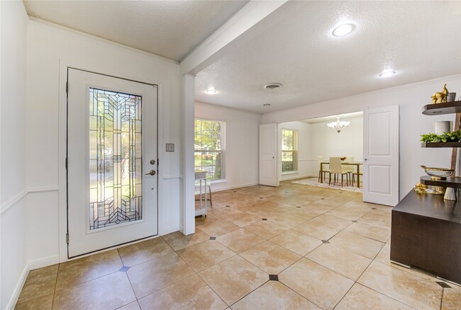 Building Photo - 1107 Blue Willow Dr