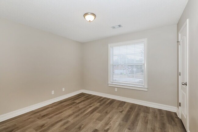 Building Photo - 275 Eagle Way