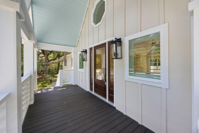 Building Photo - 137 Sparrow Dr