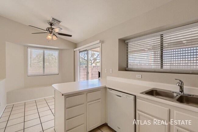 Building Photo - 1833 Fan Fare Dr