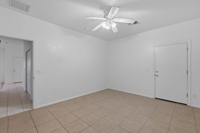 Building Photo - Pending/ Rented - Comfortable Eastside Liv...