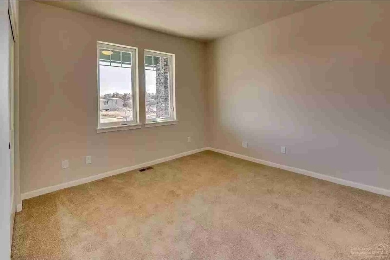 Building Photo - 629 NW Rimrock Dr