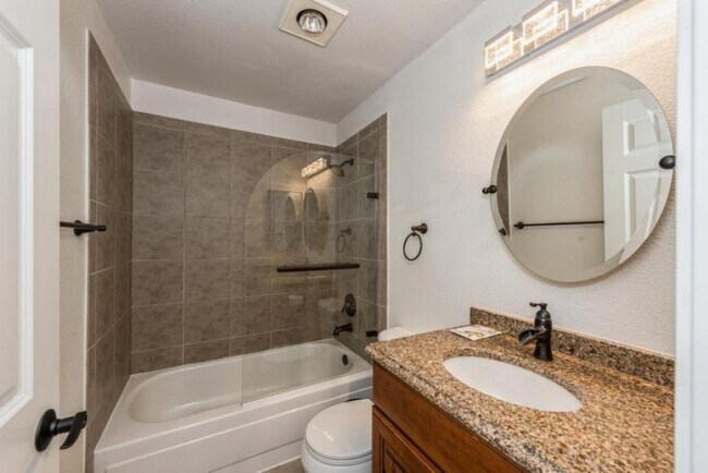 Building Photo - 2 bedroom in Shoreline WA 98133